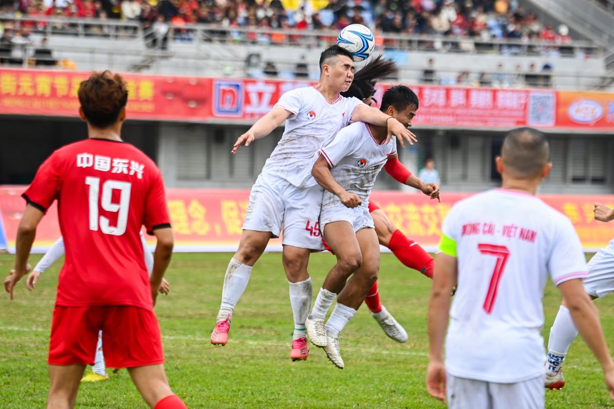 <strong>中国东兴2-0战胜越南芒街</strong>