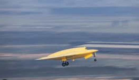 <strong>重大突破!彩虹7隐身无人机首飞成功</strong>