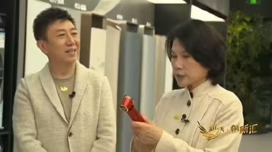 <strong>董明珠暗讽有人靠炒高股价成了首富</strong>